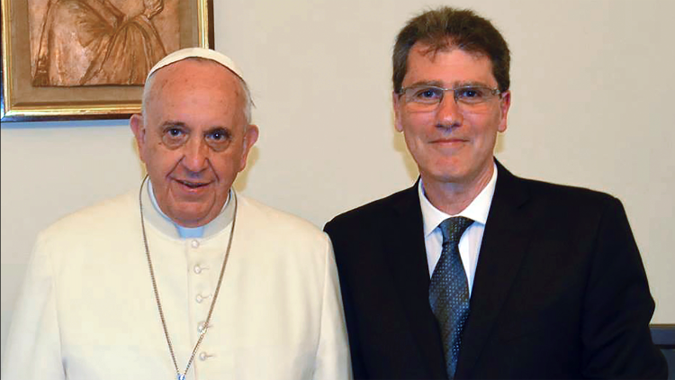 Marcelo Figueroa con el Papa.