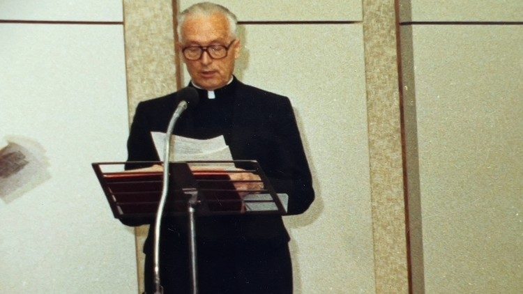 Paulius Rabikauskas SJ (1920–1998) Vatikano radijuje