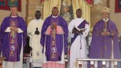 Kardinali Ambongo Rais wa Secam ameandika ujumbe wa heri kwa niaba ya Kanisa Barani Afrika kumpongeza Papa kutimiza miaka 10 ya upapa.