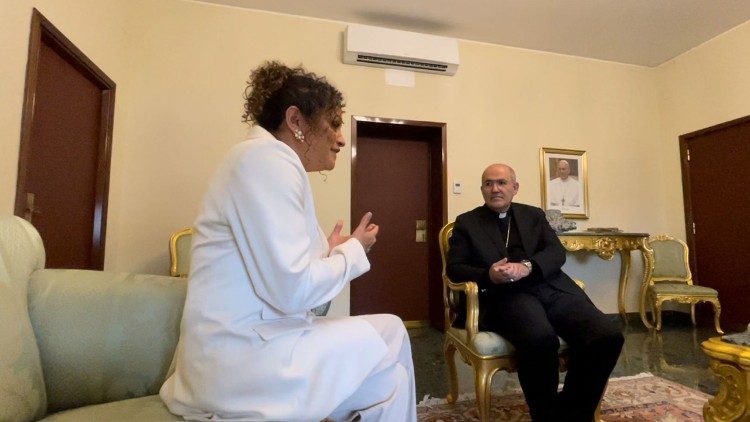 Ziza Fernandes se encontra com o cardeal Tolentino Mendonça