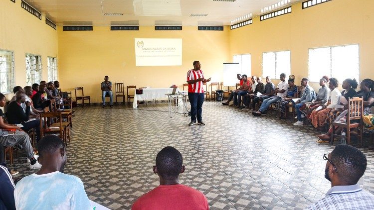 Sessão de formação de animadores da juventude na Arquidiocese da Beira (Moçambique)