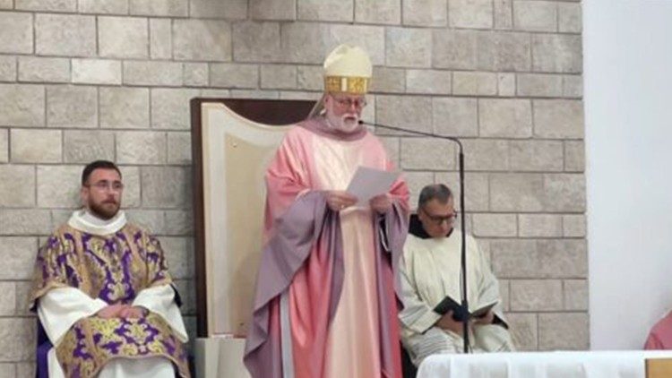 Monseñor Gallagher en la Catedral de Rrëshen, Albania