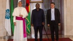 Núncio apostólico Dom Waldemar Stanisław Sommertag com o Presidente da República da Guiné-Bissau