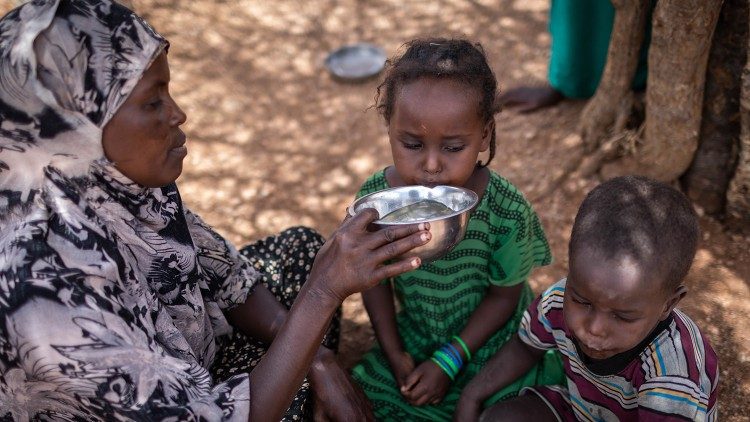 Safia Abdi Ahmed (40), cidade de Ainabo, atingida pela seca, na Somalilândia.