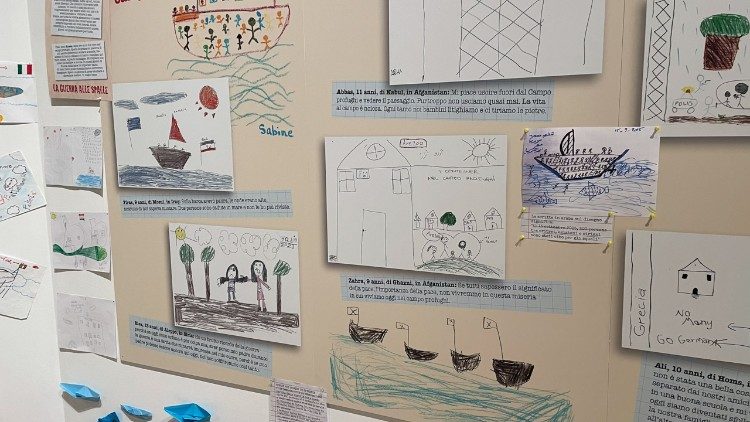 Alcuni dei disegni e delle testimonianze dei piccoli profughi siriani in mostra