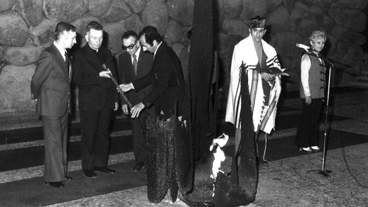 Don Stanisław Falkowski, Giusto tra le nazioni durante la cerimonia a Yad Vashem a Gerusalemme