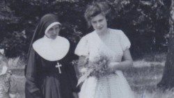 Sr Helena Chmielewska with Maria Damaszek who was saved from Nazi deportation