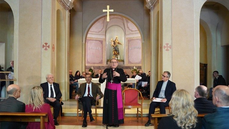 La cerimonia di inaugurazione della Casa Fabrizio Frizzi, con l'arcivescovo Delpini, il sindaco Sala e monsignor Dario Viganò