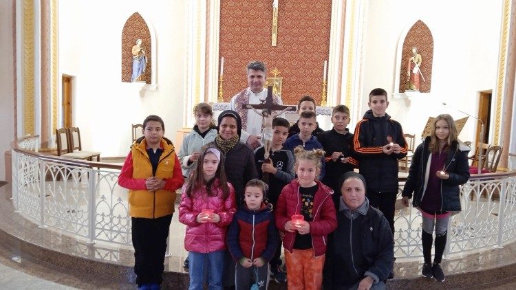 Кръстен път с деца в енория "Непорочно зачатие на Дева Мария" в Житница 