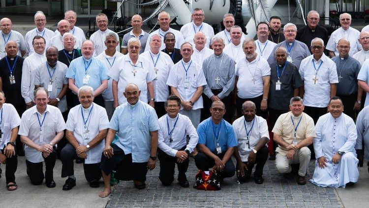 Bispos da Oceania em reunião para os trabalhos do Sínodo
