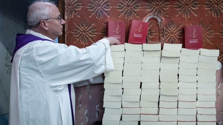 Италианските епископи даряват 8 хиляди библии в затворите