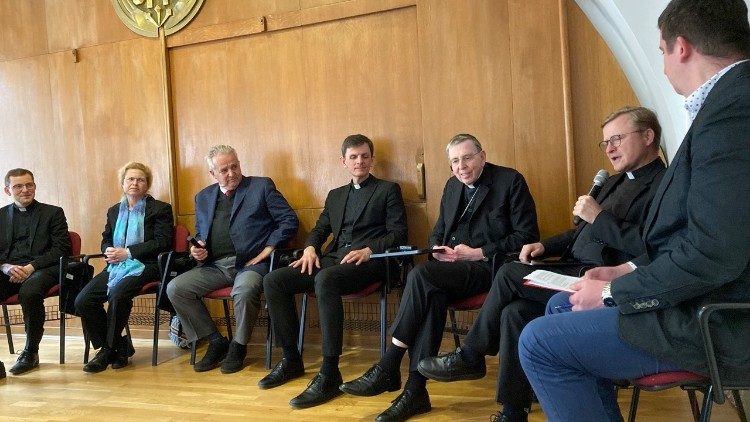 Le cardinal Koch (troisième en partant de la droite) lors d'une rencontre à Bratislava.