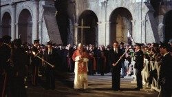 Giovanni-Paolo-II-Via-Crucis-1980.jpg
