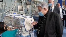 El cardenal Marcello Semeraro visita a los enfermos del hospital Fatebenefratelli Isola Tiberina - Gemelli Isola de Roma
