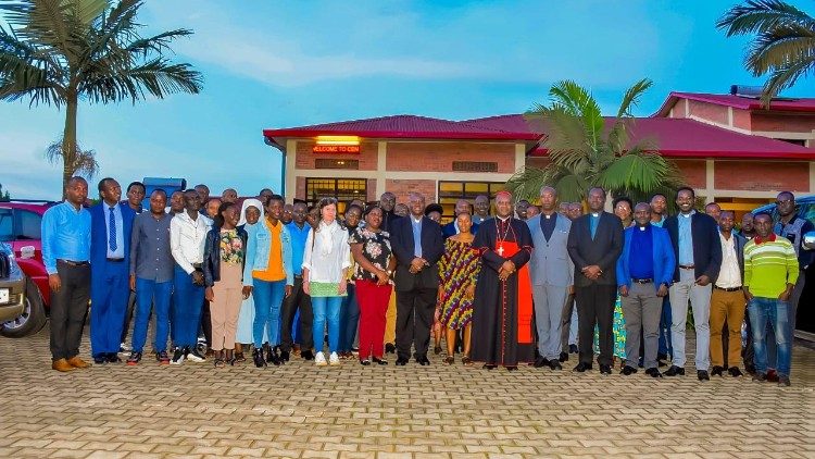 Les participants à la session de formation permanente sur la « Réception du Pacte Éducatif Africain selon l’esprit du Pape François », organisée à Kigali, au Rwanda, du 13 au 15 avril 2023.