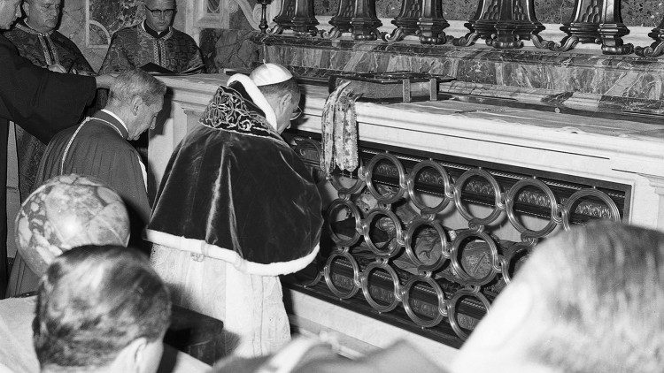 святий Павло VI при гробі святого Йосафата