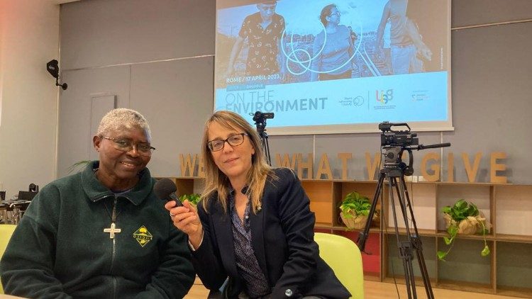 La hermana Maamalifar Poreku en la reunión de la UISG