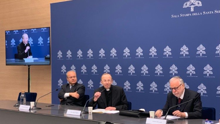 Il tavolo dei relatori alla conferenza stampa: da sinistra, Pierpaolo Camadini, don Angelo Maffeis e Andrea Riccardi