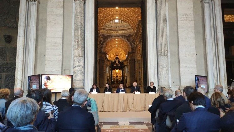 La presentazione della Scuola nell'atrio della Basilica Vaticana