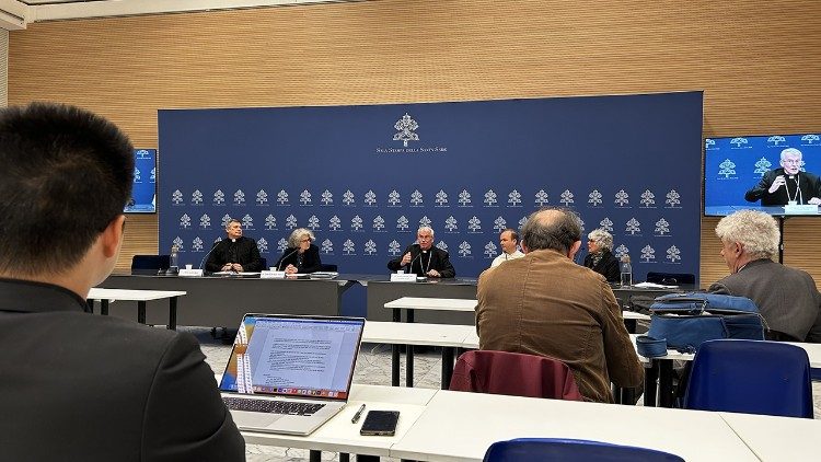 Conferencia de prensa sobre la etapa continentales del Sínodo sobre la Sinodalidad