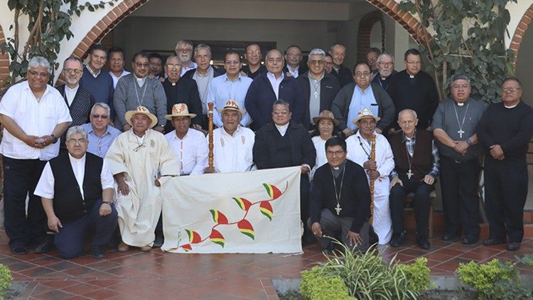 Obispos de Bolivia y representantes de los pueblos amazónicos