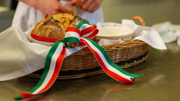 Il pane preparato dagli ungheresi come dono di benvenuto al Papa