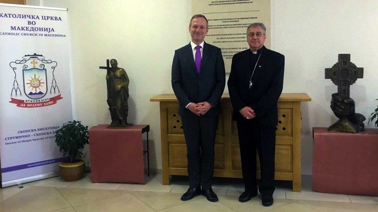2023.04.26 Il Vescovo Kiro Stojanov di Skopje, Macedonia settentrionale, ha ricevuto l'Ambasciatore OSCE Kilian Val 2023 04 25