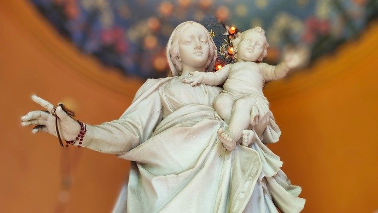 Nuestra Señora de la Guardia en los Jardines Vaticanos