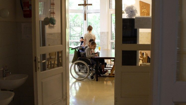Il centro disabili di Budapest dove si è recato Papa Francesco