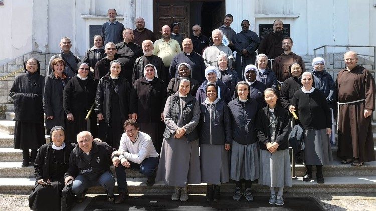 Участниците в срещата на богопосветените в Белозем на 24 и 25 април