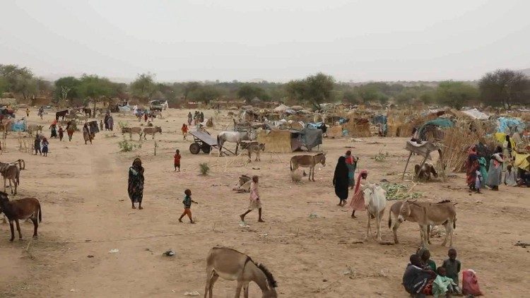 Un campo di profughi dal Sudan vicino al villaggio di Koufroun, in Ciad