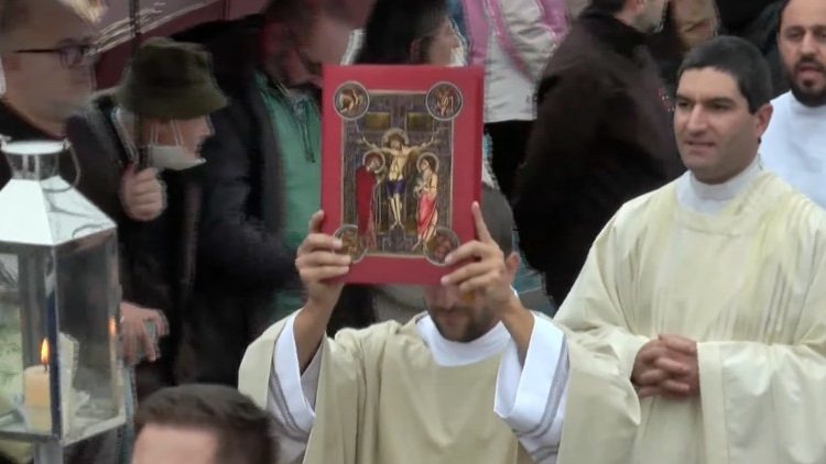 Procesión de entrada en la santa misa con rito de beatificación de Monseñor Jacinto Vera, primer obispo del Uruguay. (Captura de pantalla de la transmisión en directo de la Arquidiócesis de Montevideo - ICMTV)