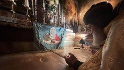 Сиро-православният патрирах в молитва на гроба Господен