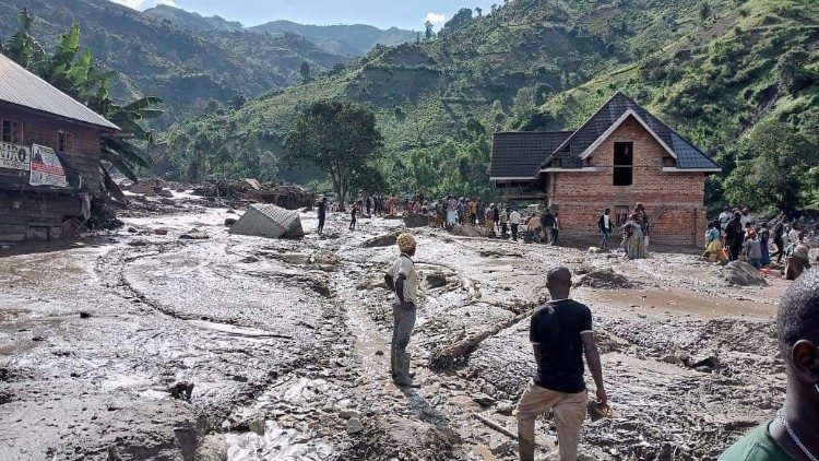La devastazione dell'alluvione sul villaggio di Nyamukubi