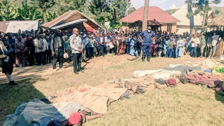I corpi di alcune delle vittime dell'alluvione a Kalehe, nel Sud Kivu