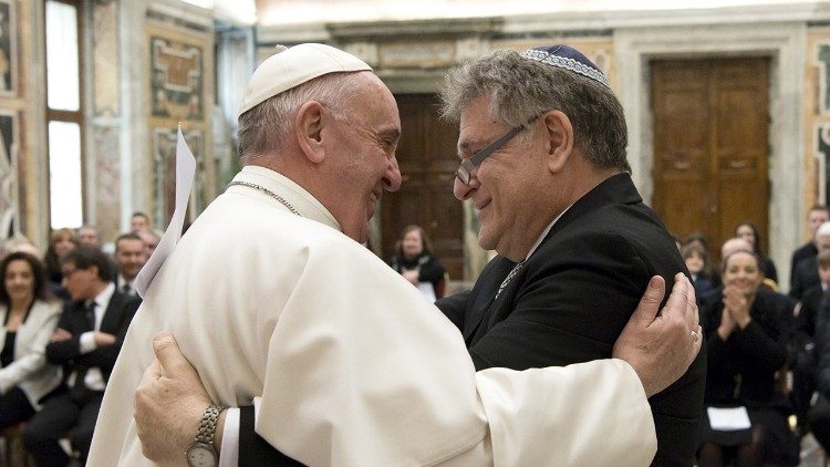 Rabín Skorka s papežem Františkem