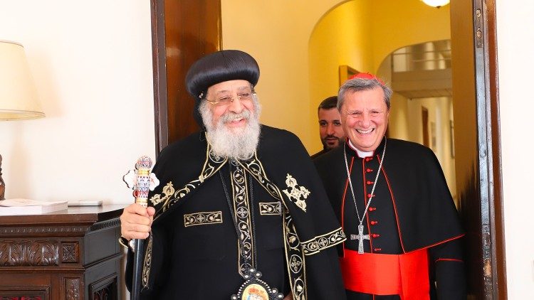 Koptenpapst Tawadros segnet Weltsynode der katholischen Kirche - hier mit Kardinal Grech