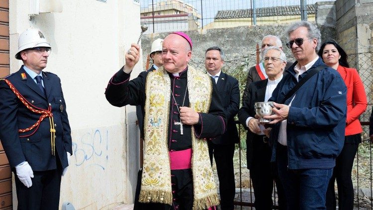 Bp Jan Sobiło poświęcił w Palermo plac Ukrainy