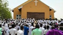 Fiéis de uma paróquia na Nigéria
