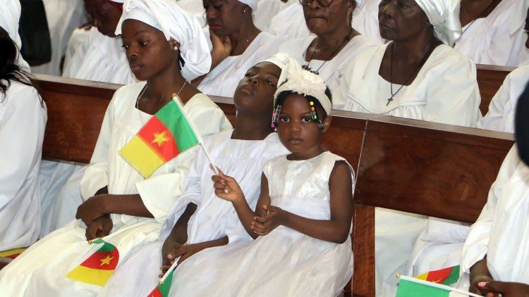 Les participants à la messe célébrée  à l'occasion de la fête de l'unité nationale au Cameroun