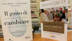 Il libro di Francesco "Giù le mani dall'Africa" e "Il gusto di cambiare" con la prefazione del Papa