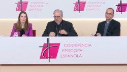 Giáo hội Tây Ban Nha trong một buổi họp báo 