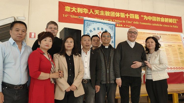 Alcuni componenti della Comunità cattolica cinese di Prato