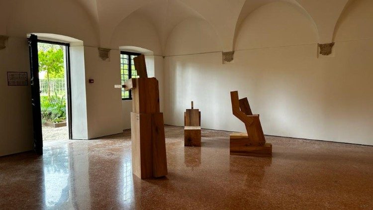  Encuentro y amistad social en el Pabellón vaticano de la Bienal