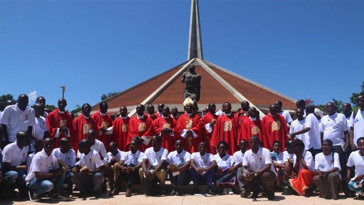 The 96 Catechists pause for a picture with Cardinal Kambanda.