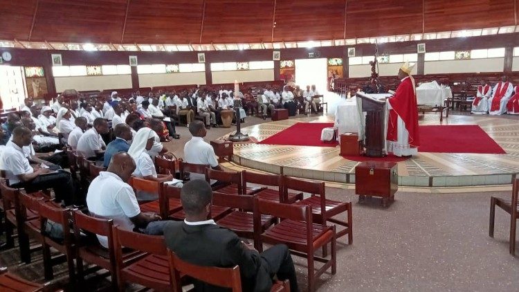 Cardinal Kambanda celebrates the Eucharist for the Catechists in Uganda.