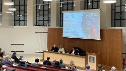 La conferencia en la Pontificia Universidad Gregoriana de Roma