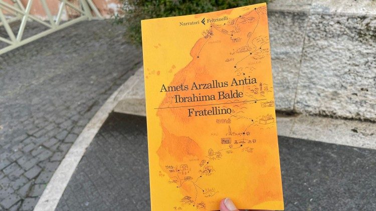 El libro "Hermanito" que el Papa regaló a los obispos italianos