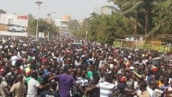 Protestierende Menschen in Westafrika
