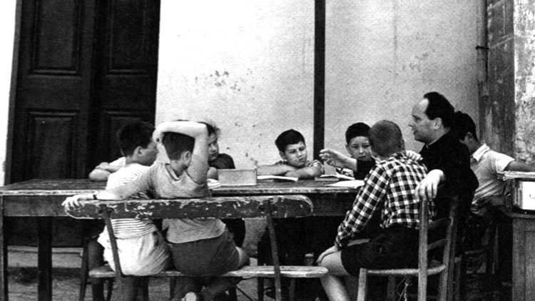 Un'immagine della scuola di Barbiana (dall'Archivio della Fondazione don Lorenzo Milani)